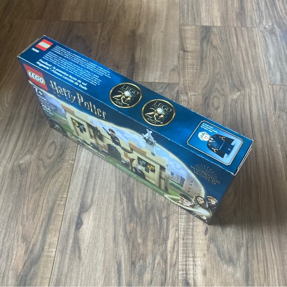 LEGO Harry Potter Hogswarts: First Flying Lesson 76395 Sealed, New in box - Picture 2 of 4